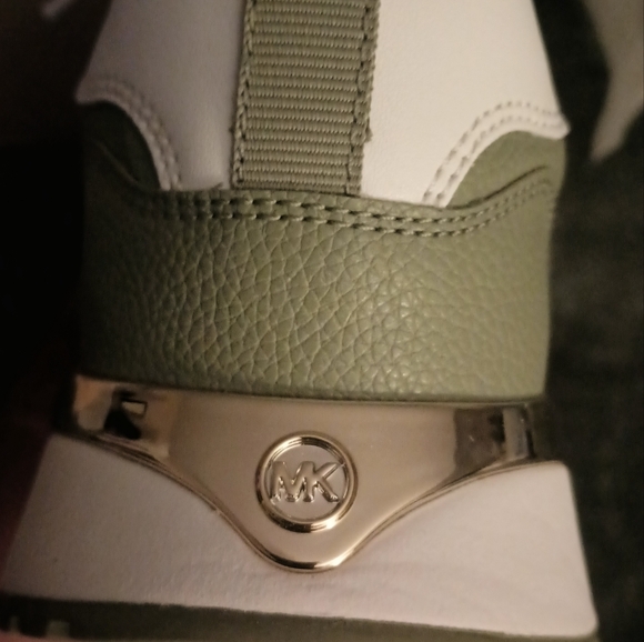 Women's sneakers - Picture 4 of 9